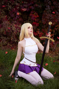 Aiz Ais Wallenstein (Danmachi) Cosplay by Calssara