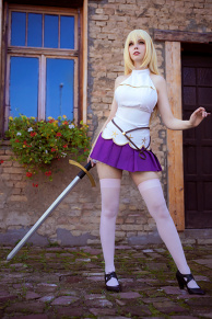 Aiz Ais Wallenstein (Danmachi) Cosplay by Calssara