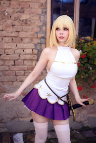 Aiz Ais Wallenstein (Danmachi) Cosplay by Calssara