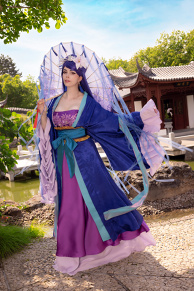 Lihua (Apothecary Diaries) Cosplay by Calssara