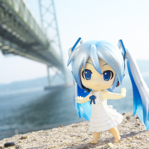 Snow Miku and Akashi Kaikyo Bridge