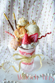 Strawberry Parfait Photo Holder