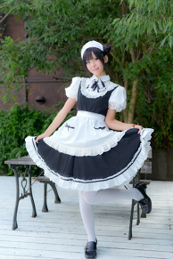 maid cosplay