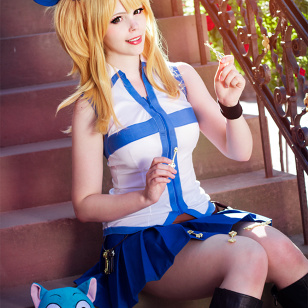 Lucy Heartfilia (Fairy Tail) Cosplay by Calssara