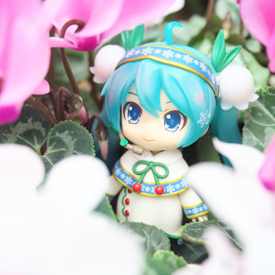 Nendoroid Snow Miku: Snow Bell Ver.