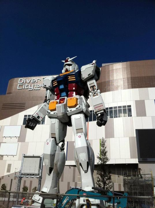 Life Sized Gundam Guards Tokyo