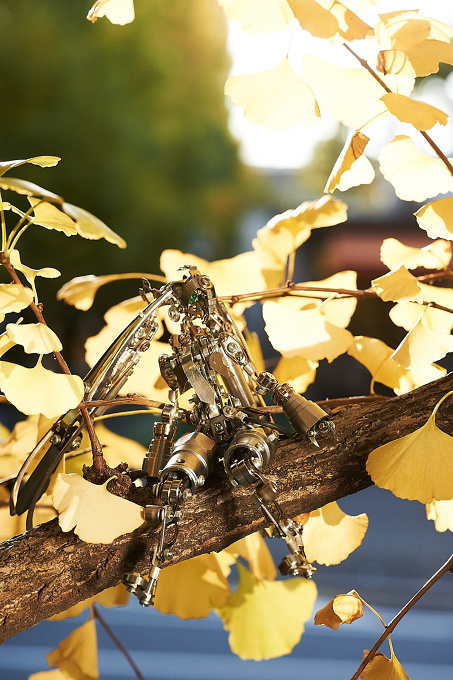 Hatsune Miku Made Out Of Junk Parts! (1/11)