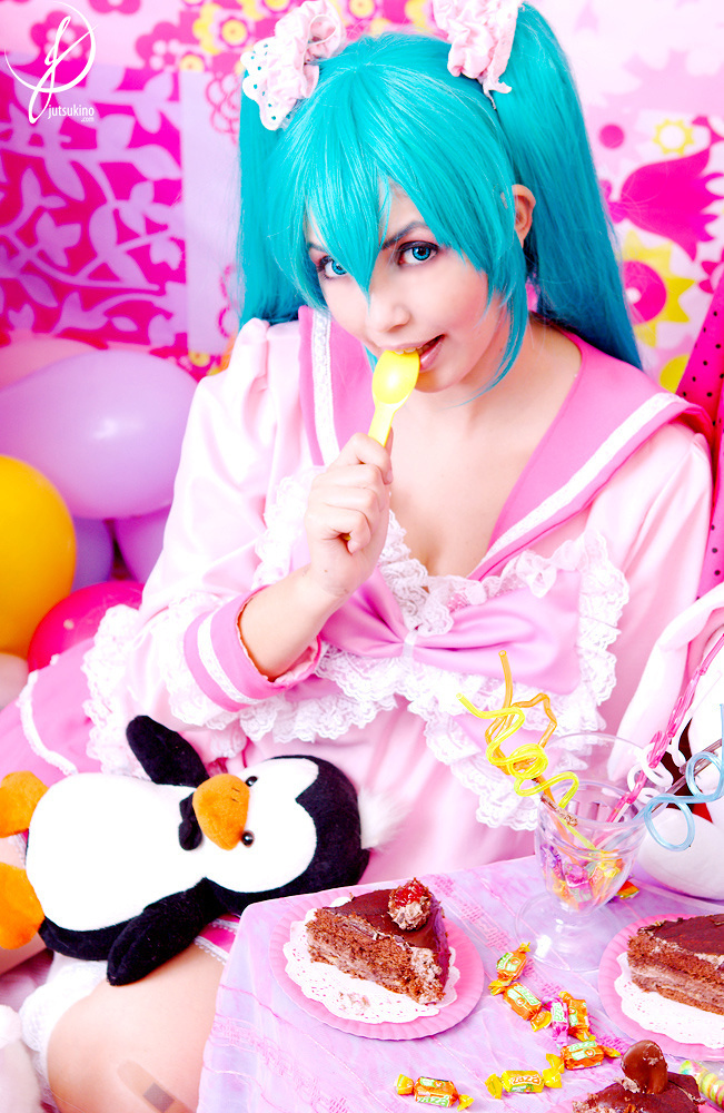 lots of laugh miku figure