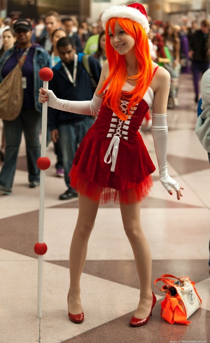Comic Con - Red Head Cosplayer