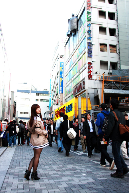 Makise Kurise in Akihabara!!!