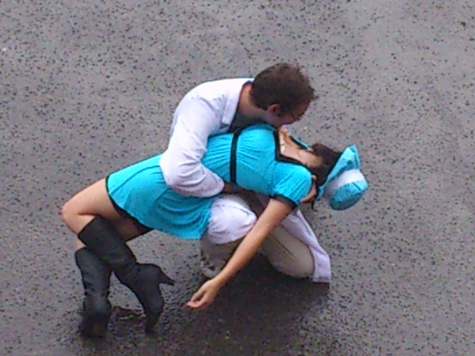 It was raining ç_ç