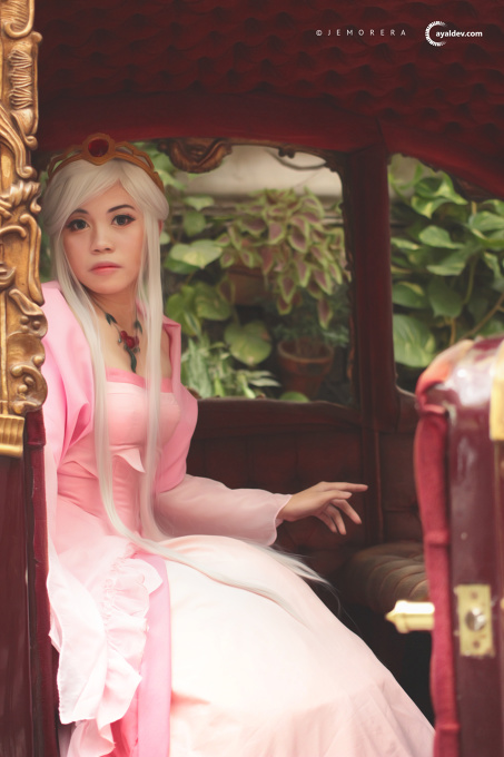 Miyumi Dilan cosplaying Lenessia Erharte Cowen