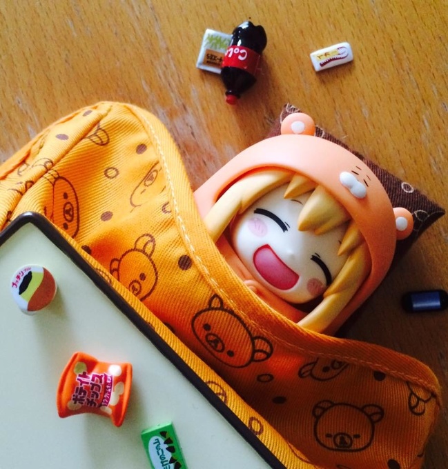 Umaru-chan sleeping under the Kotatsu.